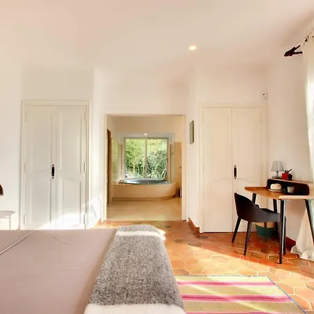 Вилла Les Rossignols Splendid With Sea View And Swimming Pool Гассен