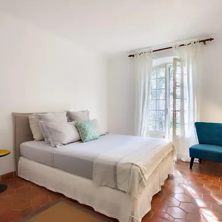 Les Rossignols Splendid With Sea View And Swimming Pool
