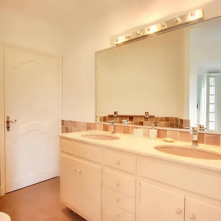 Villa Les Rossignols Splendid With Sea View And Swimming Pool Gassin